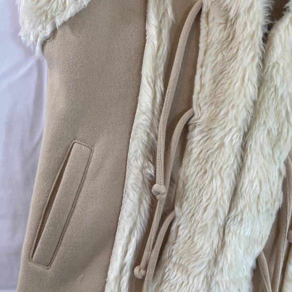 Sebby Faux Fur Cozy Cream Hooded Sleeveless Vest NWOT Women's Size Medium - Picture 6 of 12